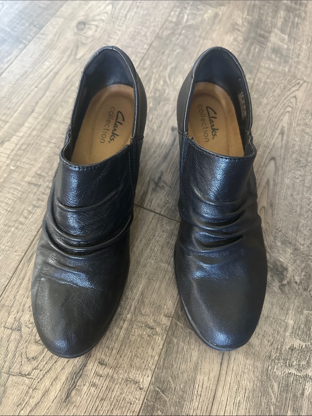 Clark’s Emily2 Cove Comfort Women's Black Leather Slip-On Ankle Shoes size 8.5